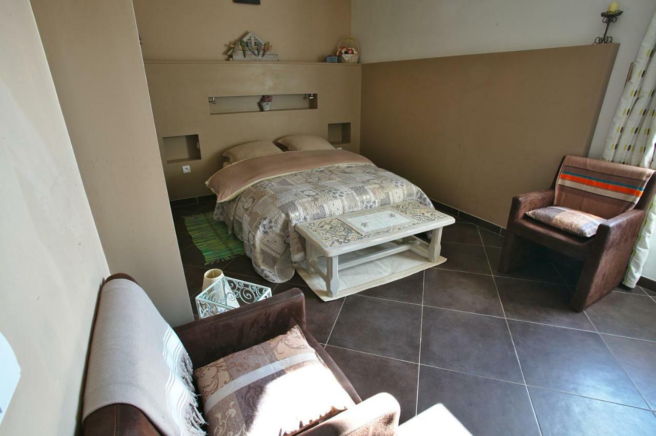 Bed and Breakfast La Bastide Des Sources Ле-Кастелле Экстерьер фото